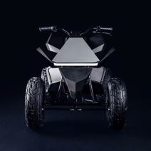 Tesla Cyberquad od napred