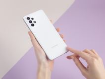 Samsung Galaxy A72 u ruci