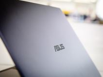 ASUS ExpertBook BA1500 poklopac ekrana.jpeg
