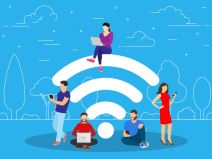 Ljudi sa uređajima oko Wi-Fi znaka