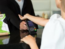 Plaćanje implantima