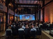 Asus Zenbook 17 Fold OLED uživo (2).jpg