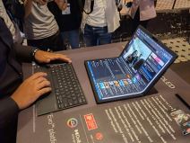 Asus Zenbook 17 Fold OLED uživo (19).jpg