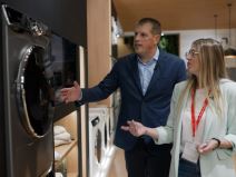 Tesla GM Nebojša Lozo IFA 2022 sajam Berlin.jpg