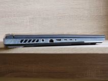 ROG Strix SCAR portovi i otvori 2.jpg