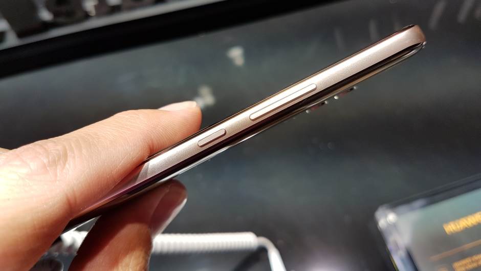 Huawei ne prodaje Huawei P i Huawei Mate serije telefona demanti lažna vest