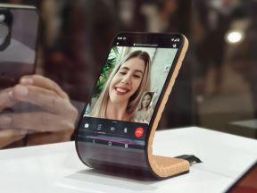 Motorola _ savitljivi telefon _ adaptivni displej _ Foto Twitter @gogiinc (1).jpg