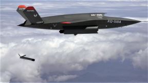 Kratos XQ-58 Valkyrie _ borbeni dron _ Foto Wikimedia Public domain (4).jpg