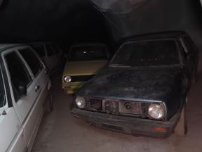 Volkswagen _ stari automobili _ rudnik Švajcarska _ Foto YouTube Exploring the Unbeaten Path (2).jpg