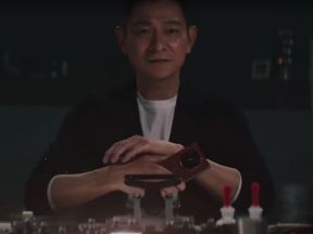 Huawei Mate XT _ Foto YouTube Sparrows News (2).jpg