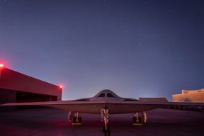 Northrop Grumman B-21 Raider _ stelt bombarder _ američko vazduhoplovstvo _ Foto Wikimedia Public domain (3).jpg