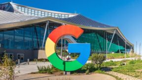 Google logo ispred poslovne zgrade kompanije