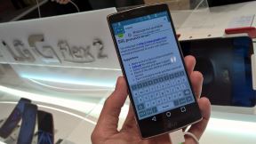 LG telefon sa zakrivljenim ekranom na vrhu