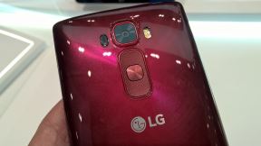 LG telefon sa zakrivljenim ekranom na vrhu