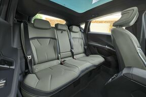 P90655825_highRes_bmw-ix4-50-xdrive-in.jpg