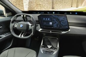 P90655827_highRes_bmw-ix4-50-xdrive-in.jpg