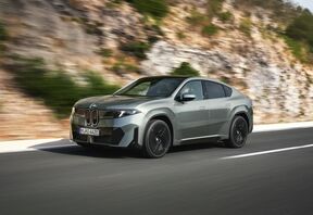 P90655742_highRes_bmw-ix4-50-xdrive-dr.jpg