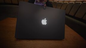 Novi MacBook Pro sa PROLED XDR ekranom i svetlećom jabukom