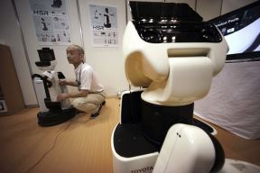 Toyota Robot HSR pomaže u kuci