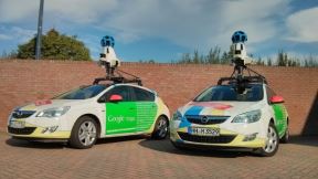 Google Maps slika iste žene na istom mestu 9 godina kasnije