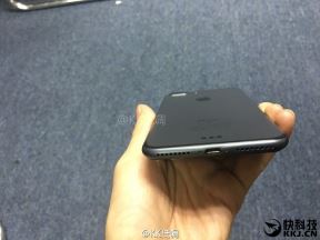 Apple iPhone 7 u crnoj boji