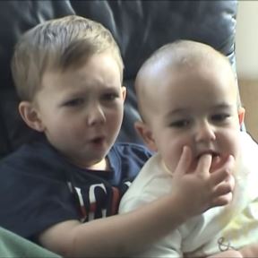 Charlie bit me posle 10 godina viralni youtube video Carli me je ujeo