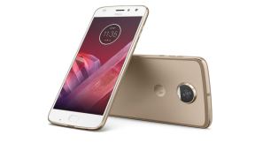 Motorola Play Z2 ili Samsung Galaxy S8 Motorola Reklama Samsung Galaxy S8