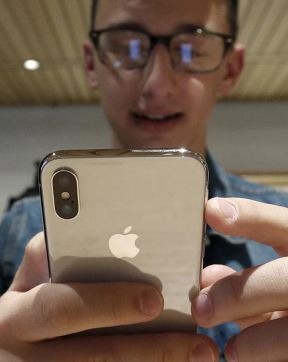 iPhone X Moskva cena