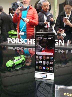 Huawei Mate RS Porsche Design in-screen senzor otiska prsta