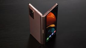 Samsung Galaxy Z Fold2 savitljivi telefon cena u Srbiji 2.085 evra, Samsung Galaxy Z Fold2 video