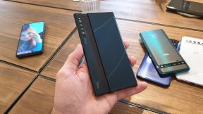 tcl fold ‘n roll savitljivi telefon ekran rolanje kako izgleda foto koncept premijera