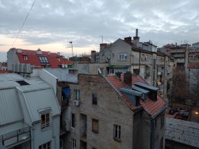 motorola razr 5g test cena 1380 evra 179990 rsd kako radi savitljivi telefon preklop android smartfo