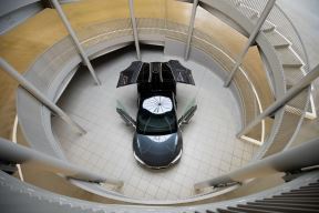Tesla prvi put zabeležila pad godišnjih prihoda