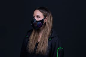 pametne maske koje svetle, imaju zvučnike i bežično punjenje potreba ili zarada