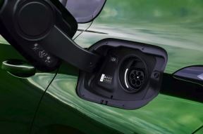 peugeot 308 hibridni motor  plug-in-hibrid električni automobil foto video