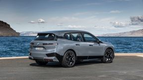 Punjenje baterije električnih automobila rupama na putu