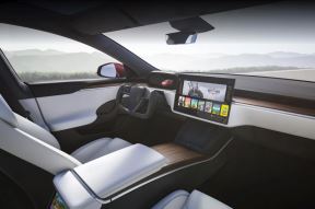 ilon-mask-predstavio-novi-tesla-elektricni-automobil