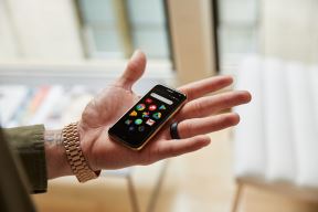 Palm Phone u ruci