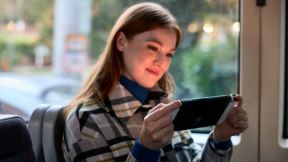 oled-model-photo-02