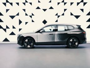 BMW koji menja boju
