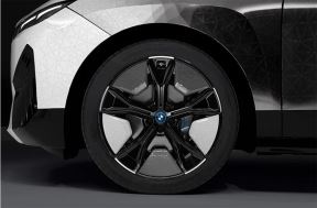 BMW koji menja boju