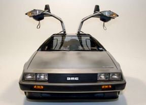 DeLorean DMC-12 sa otvorenim vratima