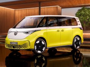 Volkswagen ID.Buzz električni automobil u prepoznatljivoj dvobojnoj kombinaciji
