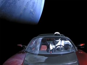 Tesla Roadster u svemiru