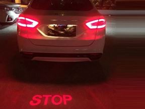 Laserski STOP znak