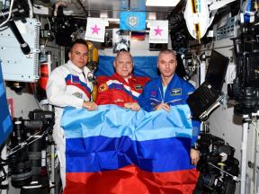 Ruski astronauti razvili zastavu Luganske Narodne Republike