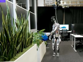 Tesla Optimus robot interfejs 12.jpg