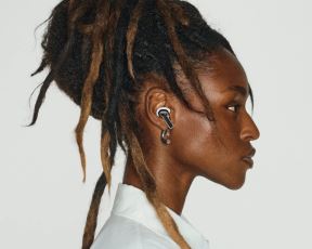 ear-stick-02_25995dbe-ac04-46ab-9821-e6dac705cfab_1494x.jpeg