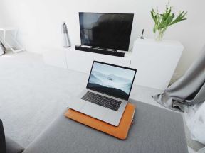 laptop i televizor.jpg