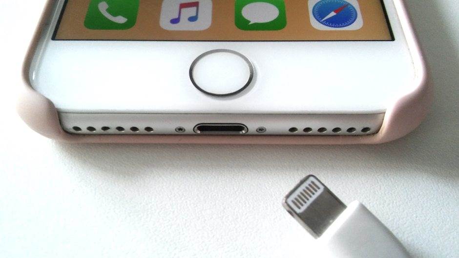 Da li treba puniti telefon noću